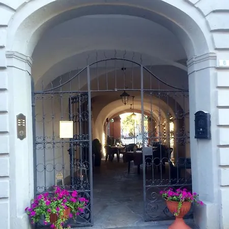Chiara Hotel 3*