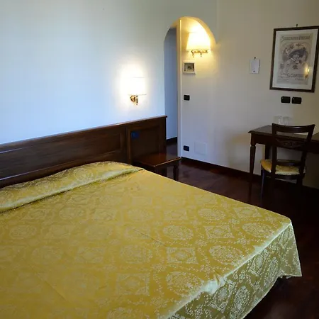 Hotel Chiara 3*